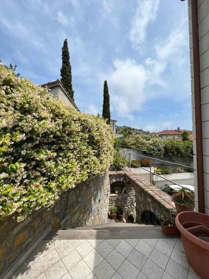 Appartato A 5 Minuti Dal Mare Apartman Imperia Kültér fotó